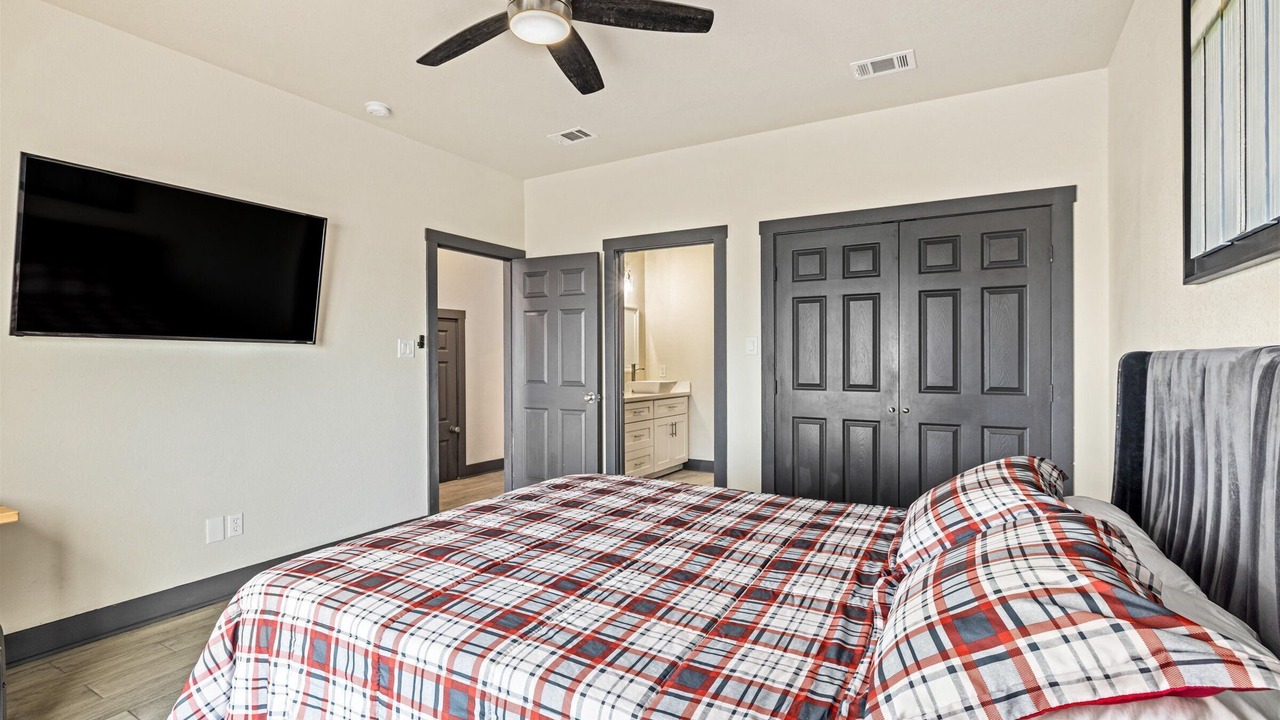 Photo of Bedroom in Bacliff