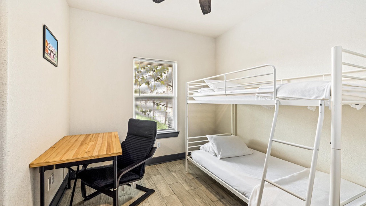 Photo of Bedroom in Bacliff