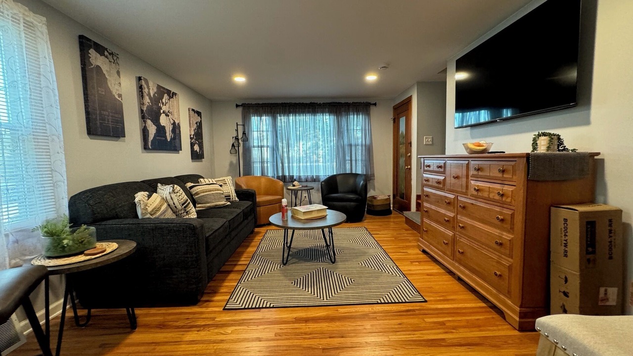 Photo of Livingroom in Cheektowaga