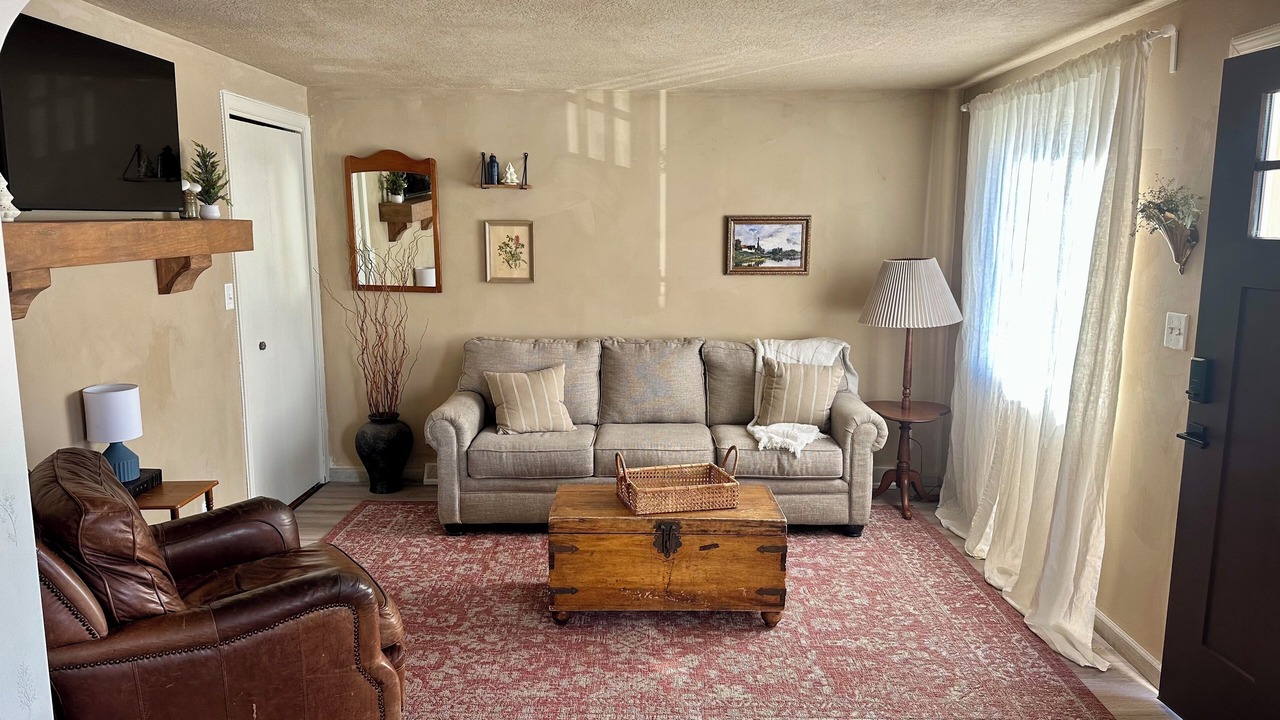 Photo of Livingroom in Downtown Kenosha