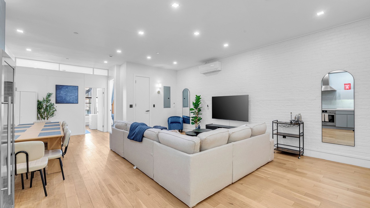 Photo of Livingroom in Midtown West