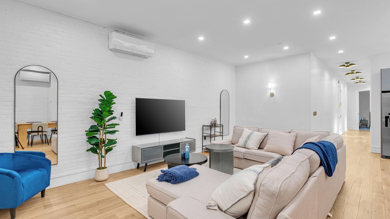 Photo of Livingroom in Midtown West