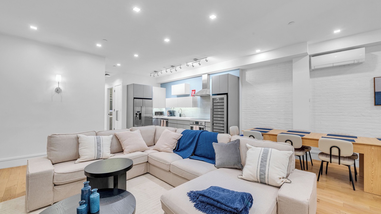 Photo of Livingroom in Midtown West