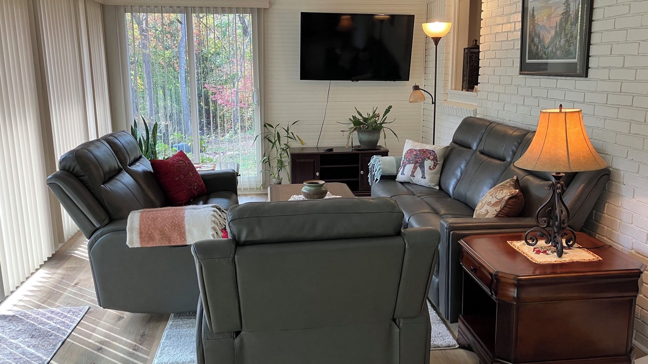 Photo of Livingroom in Toccoa