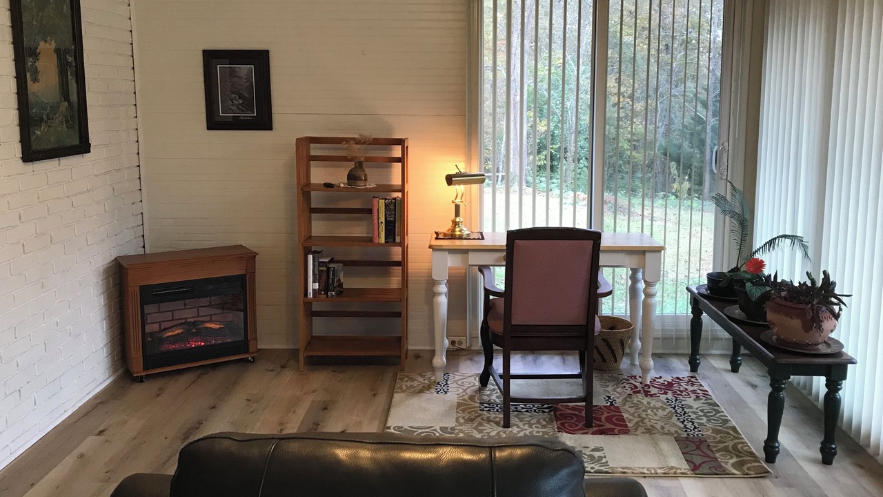 Photo of Livingroom in Toccoa