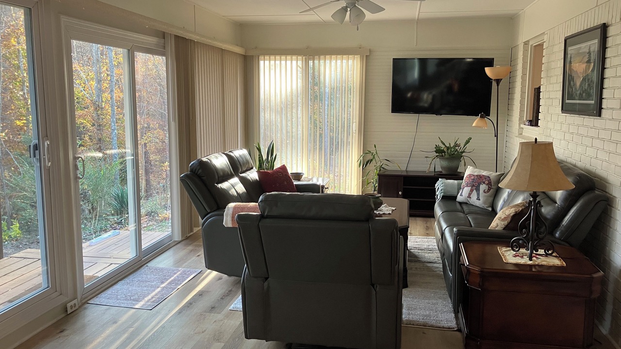 Photo of Livingroom in Toccoa