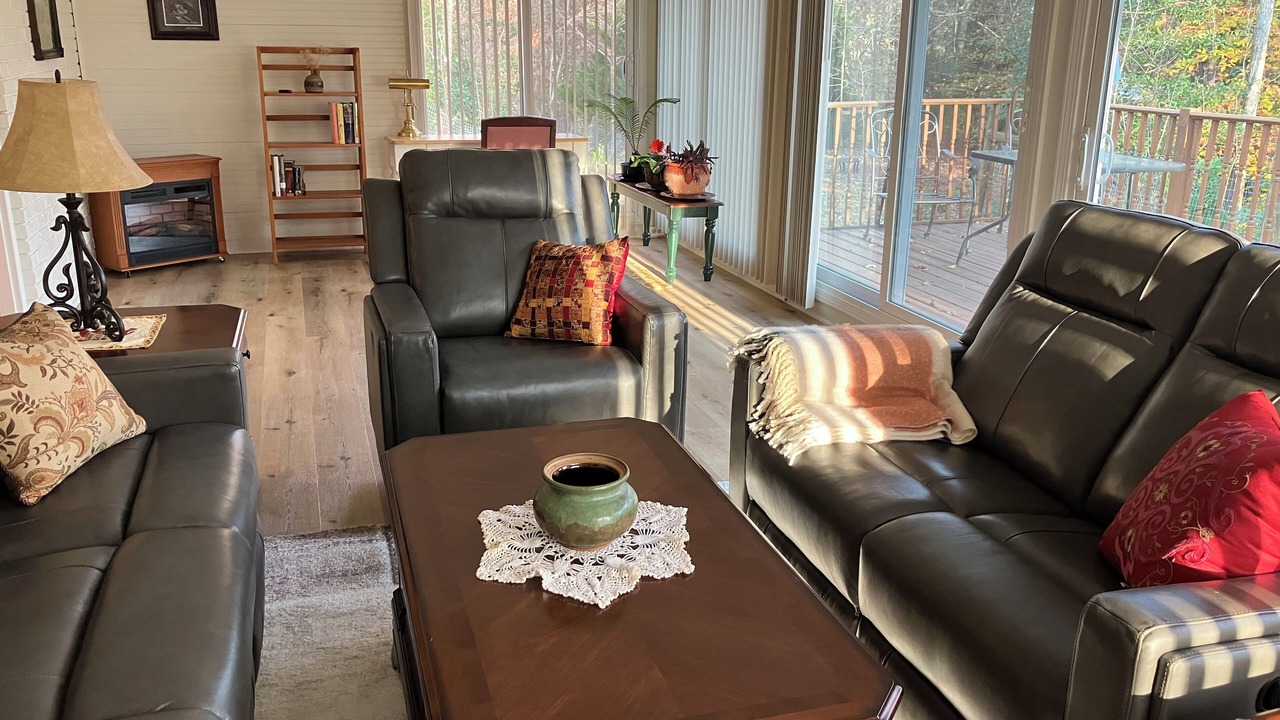 Photo of Livingroom in Toccoa