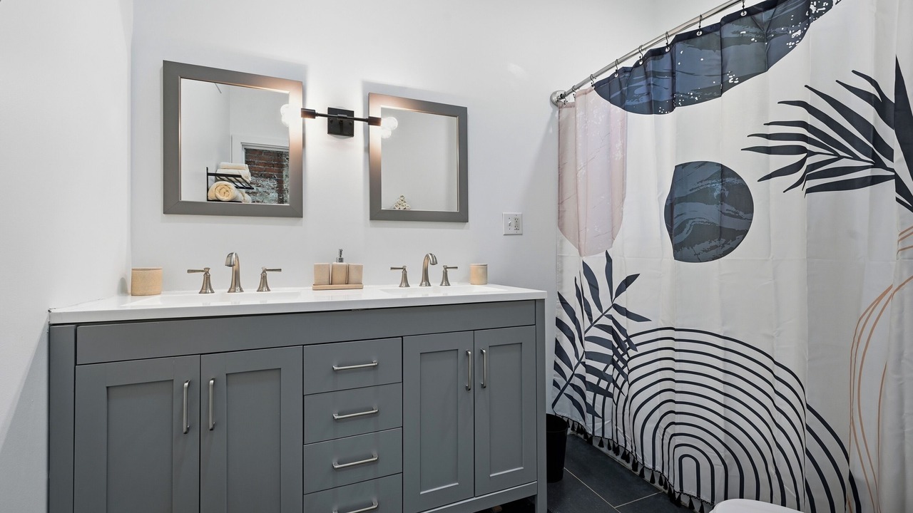 Photo of Bathroom in Point Breeze