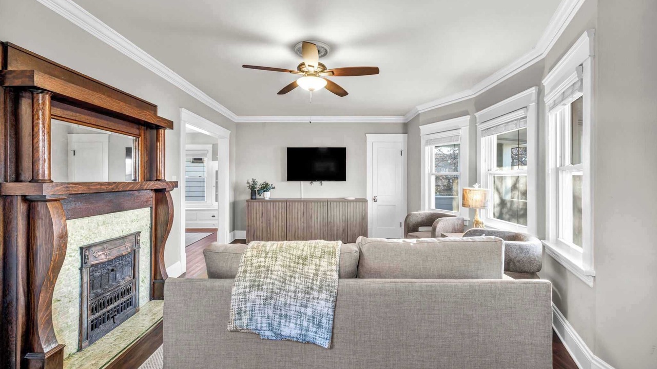 Photo of Bedroom in Detroit - Shoreway