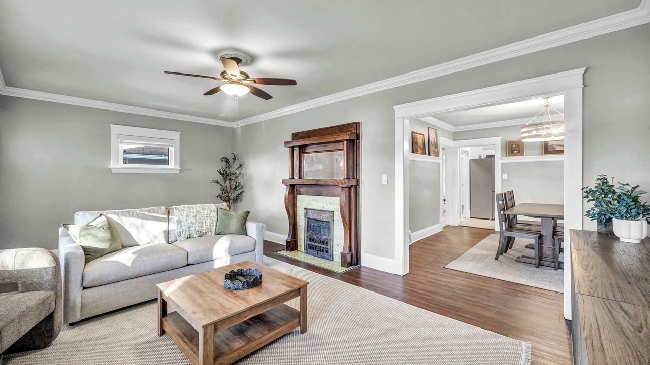 Photo of Livingroom in Detroit - Shoreway