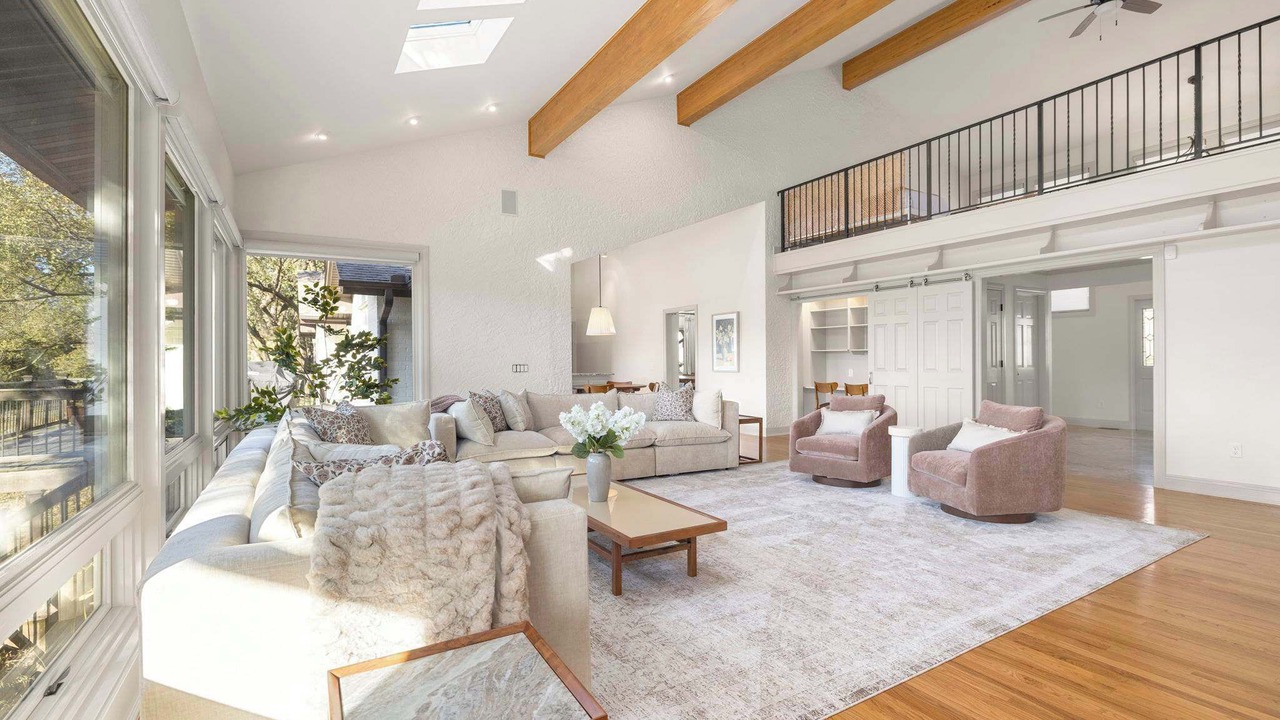 Photo of Livingroom in Downtown