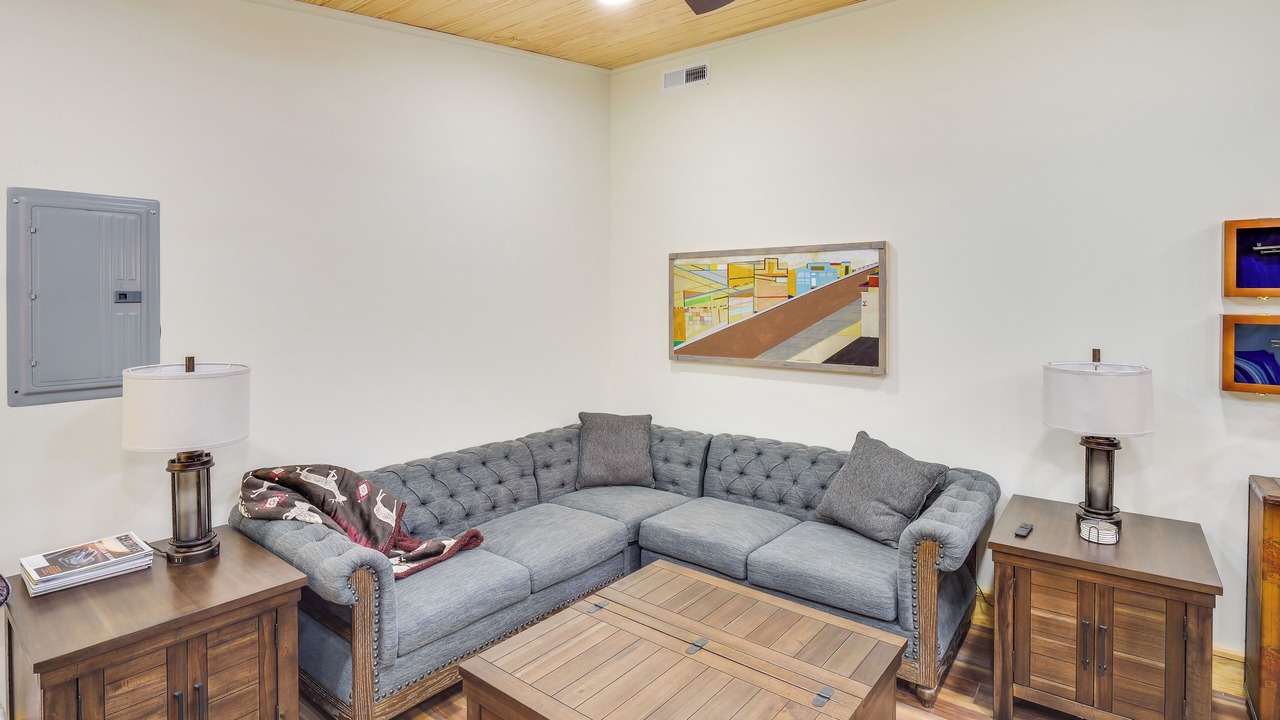 Photo of Livingroom in Hickman
