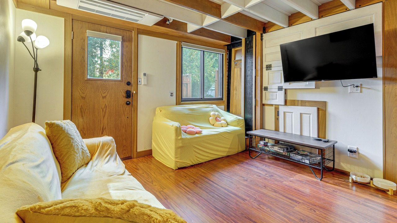 Photo of Livingroom in Seattle Metro Area