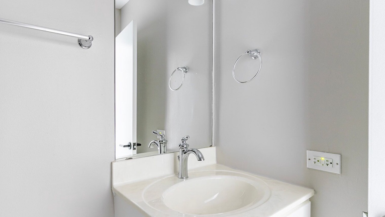 Photo of Bathroom in Lake View East