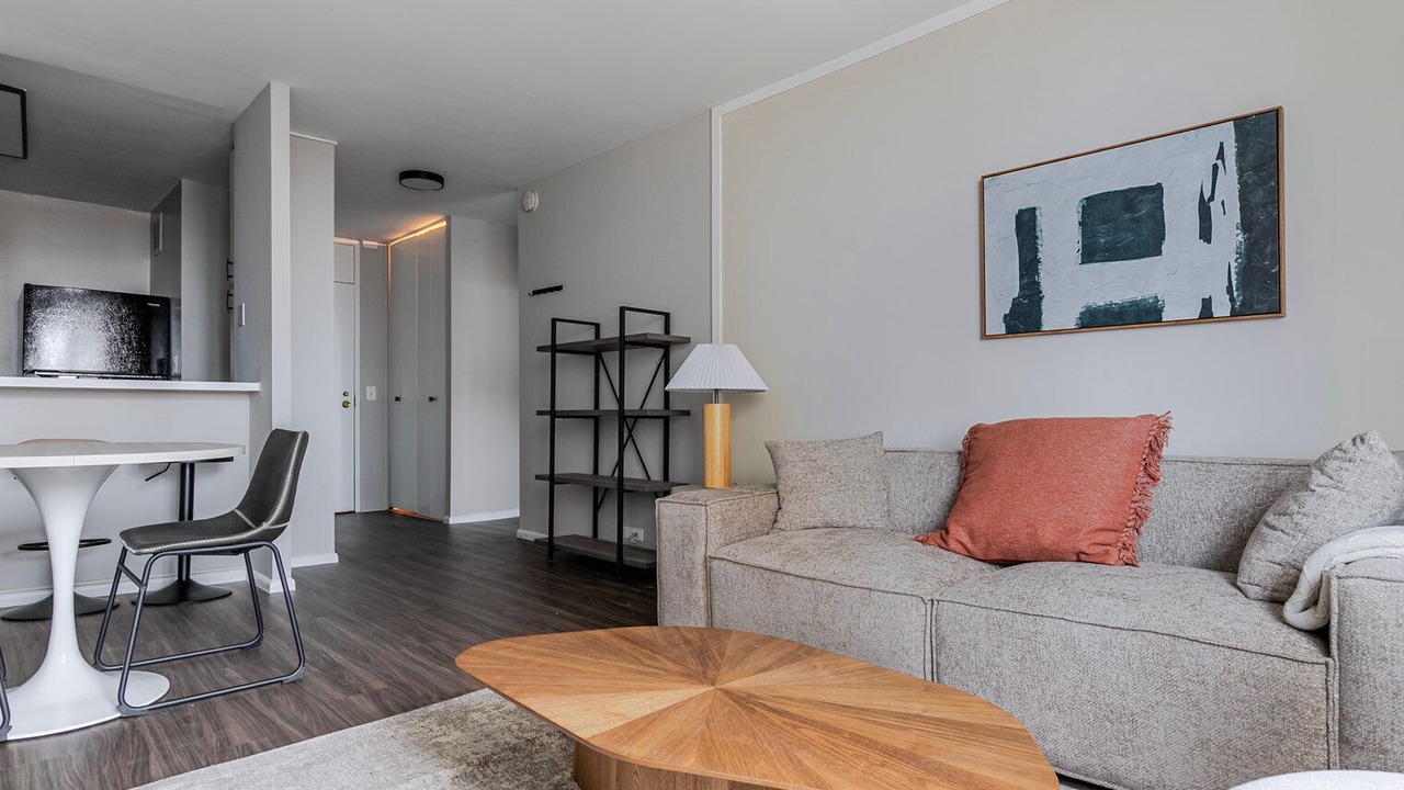 Photo of Livingroom in Lake View East