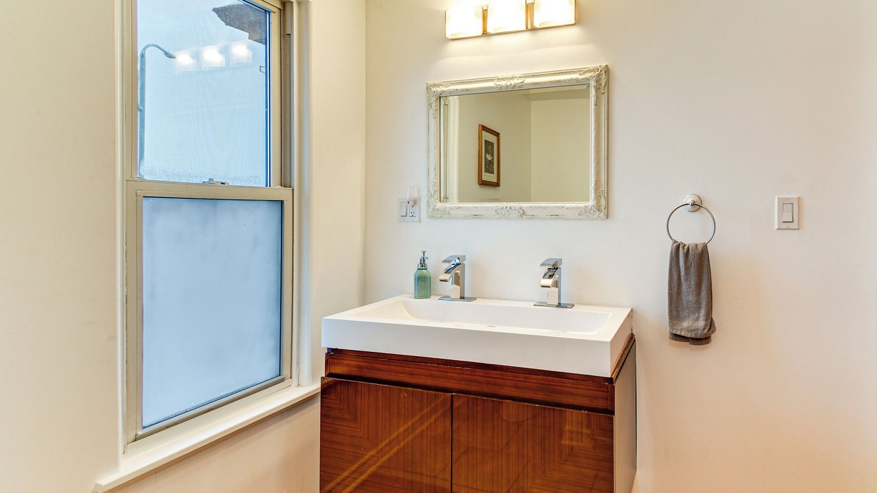 Photo of Bathroom in Niagara Falls