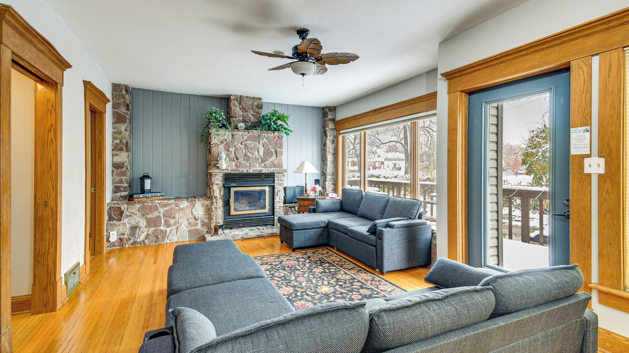 Photo of Livingroom in Niagara Falls