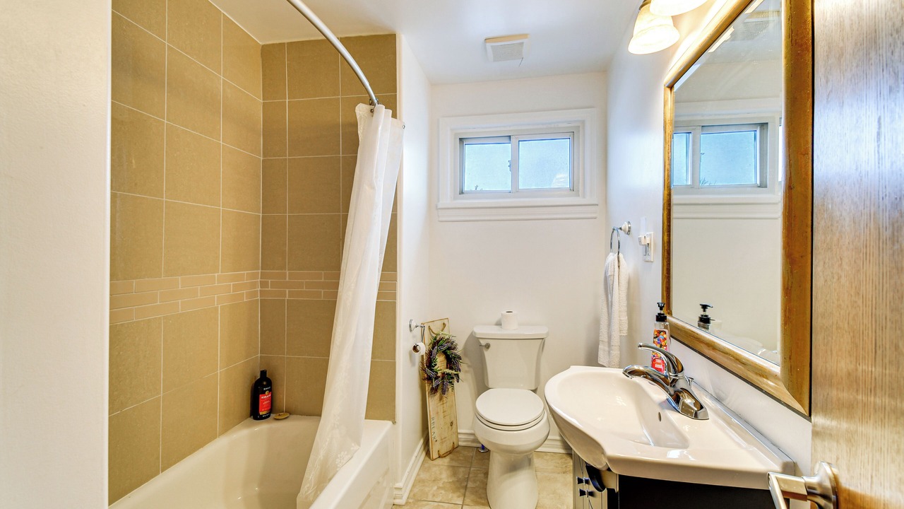 Photo of Bathroom in Niagara Falls