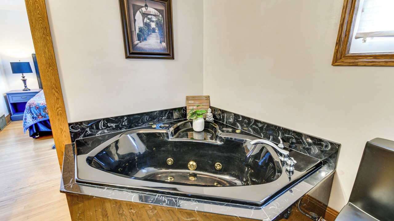 Photo of Bathroom in Niagara Falls