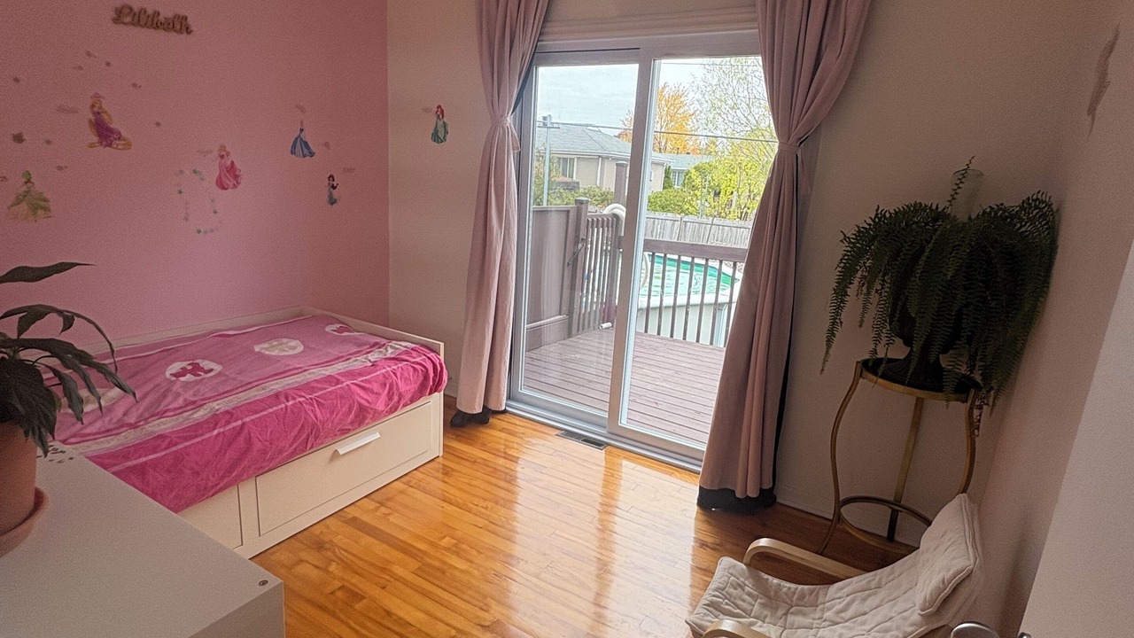 Photo of Bedroom in Longueuil