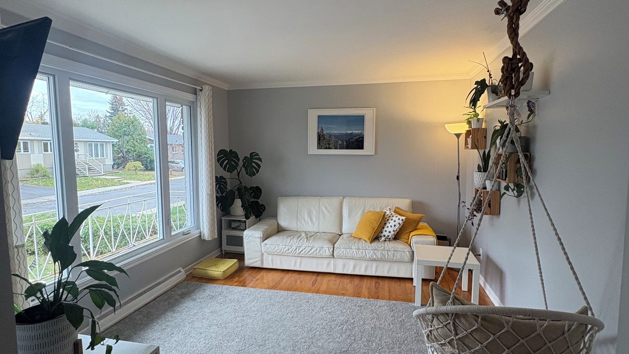 Photo of Livingroom in Longueuil
