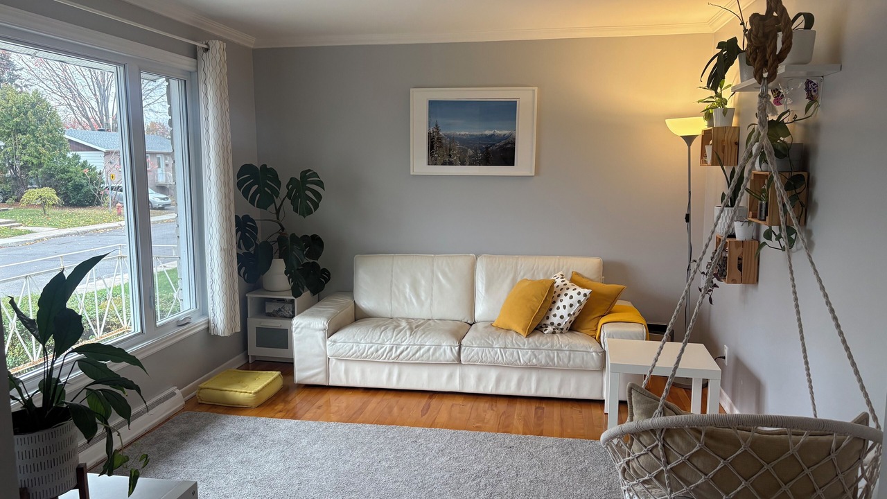 Photo of Livingroom in Longueuil