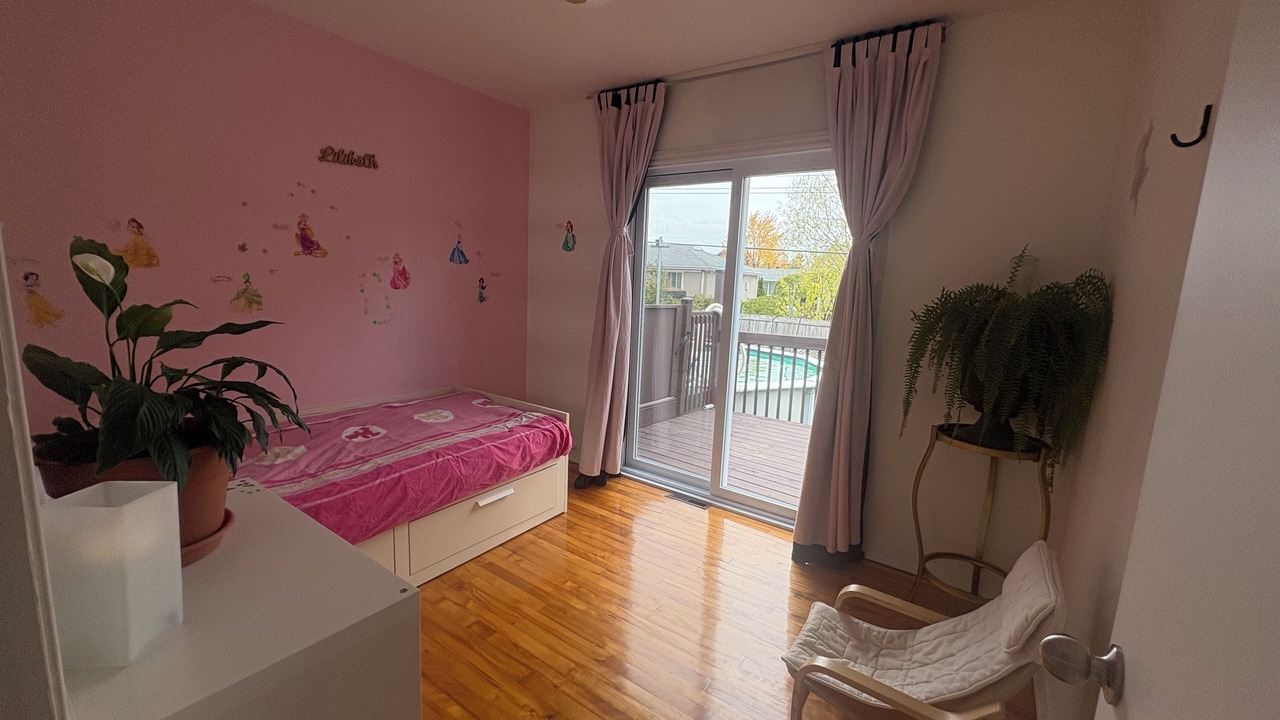 Photo of Bedroom in Longueuil