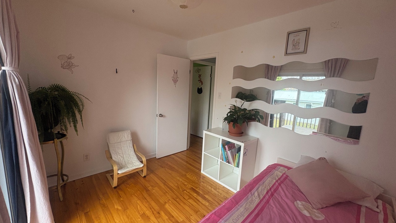 Photo of Bedroom in Longueuil