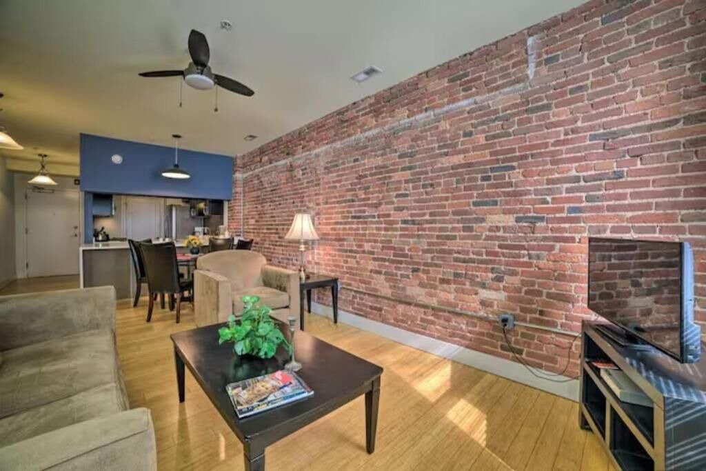 Photo of Livingroom in Downtown Baltimore