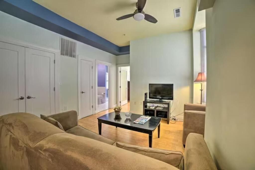 Photo of Livingroom in Downtown Baltimore