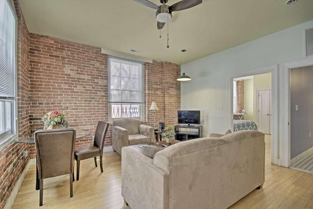 Photo of Livingroom in Downtown Baltimore