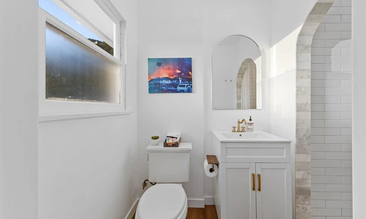 Photo of Bathroom in Eastern Malibu