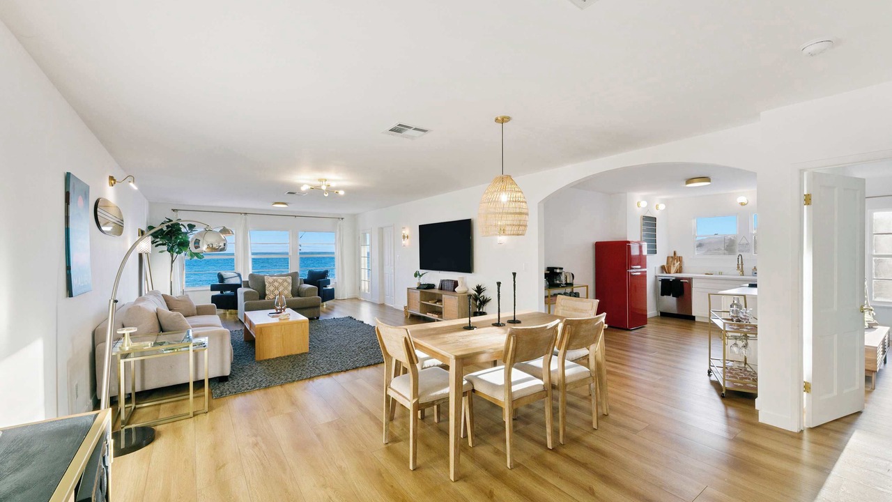 Photo of Livingroom in Eastern Malibu