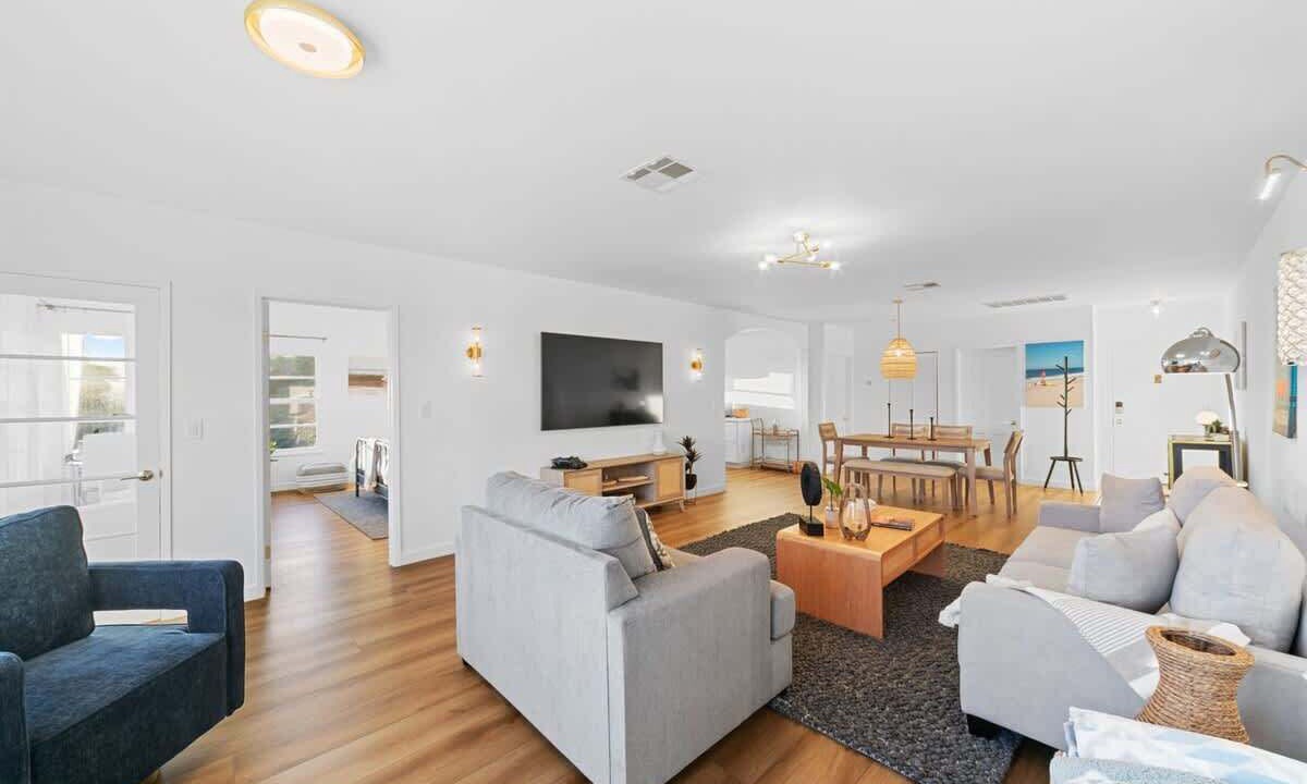 Photo of Livingroom in Eastern Malibu