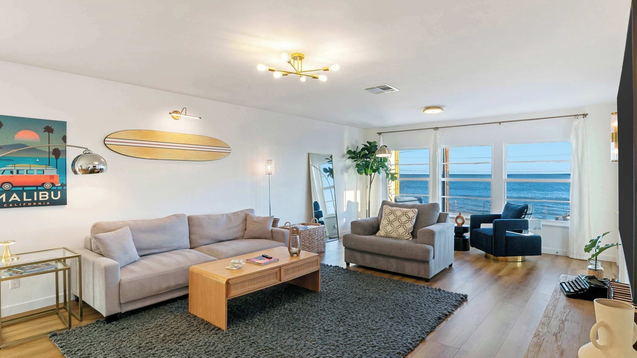 Photo of Livingroom in Eastern Malibu
