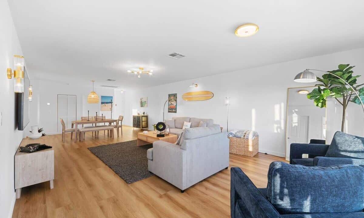 Photo of Livingroom in Eastern Malibu