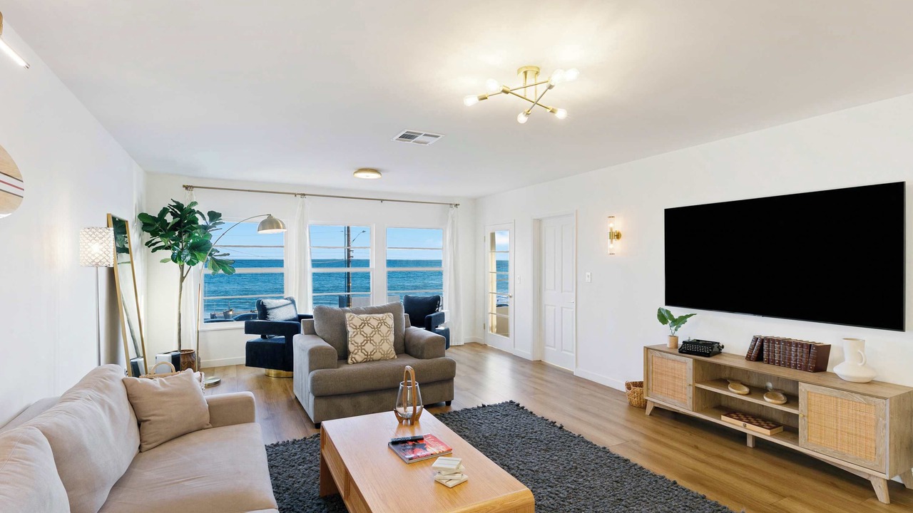 Photo of Livingroom in Eastern Malibu