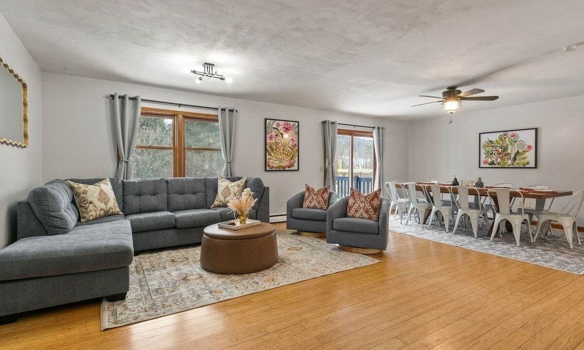Photo of Livingroom in Newfield