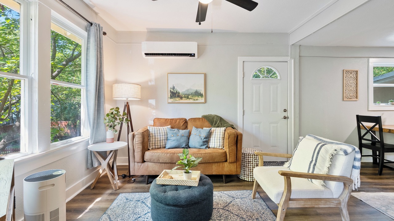 Photo of Livingroom in Capital View