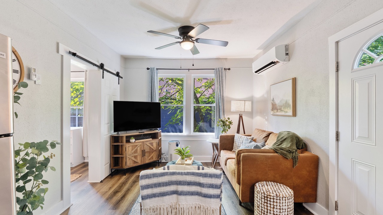 Photo of Livingroom in Capital View