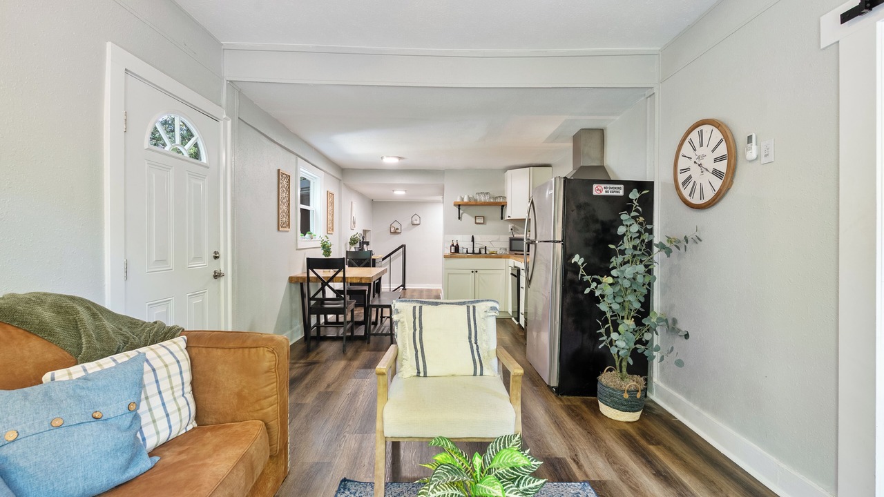 Photo of Livingroom in Capital View