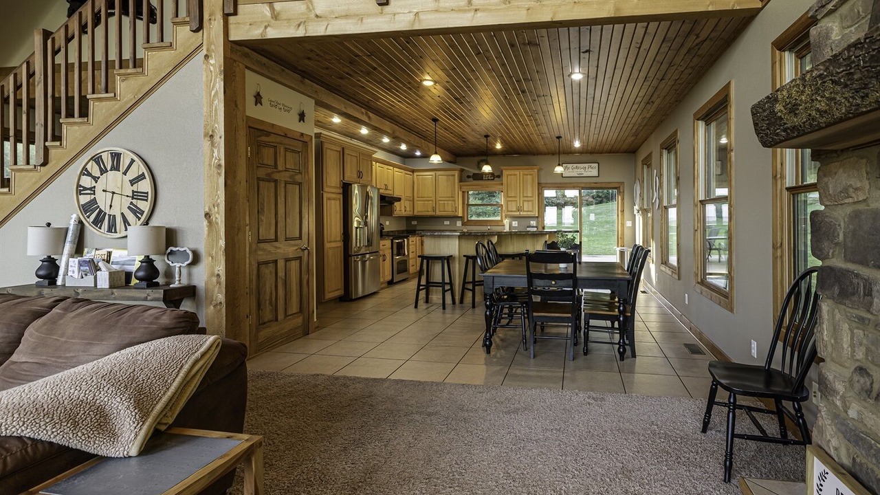 Photo of Livingroom in Buncombe