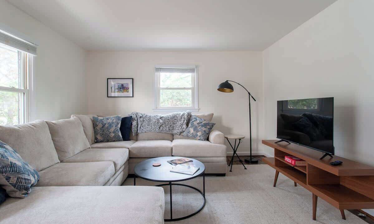Photo of Livingroom in Southeast Raleigh