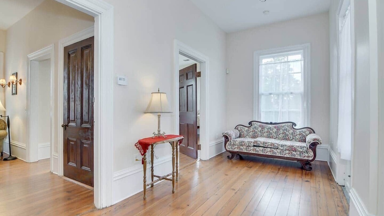Photo of Livingroom in Downtown