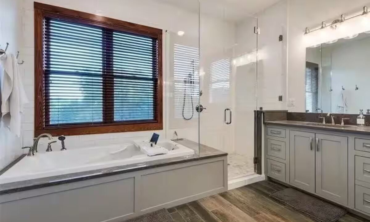 Photo of Bathroom in Era