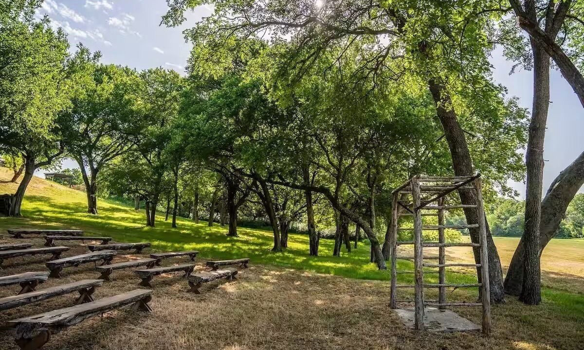 Photo of Outdoor in Era