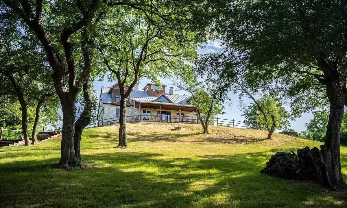 Photo of Outdoor in Era