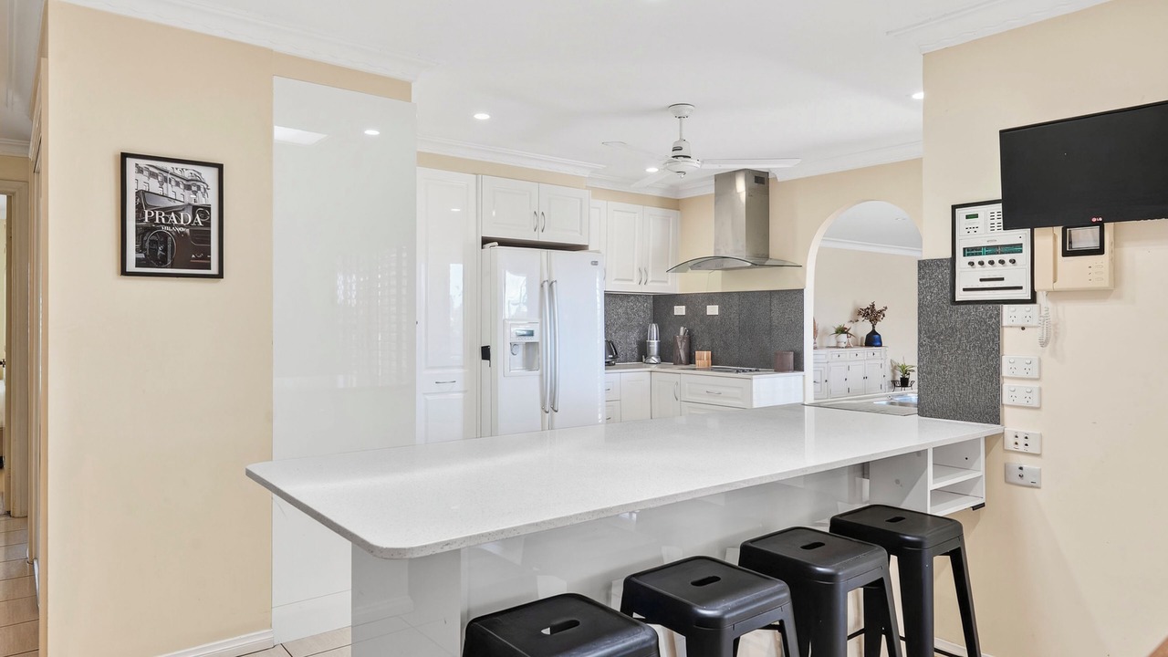 Photo of Kitchen in Mermaid Waters