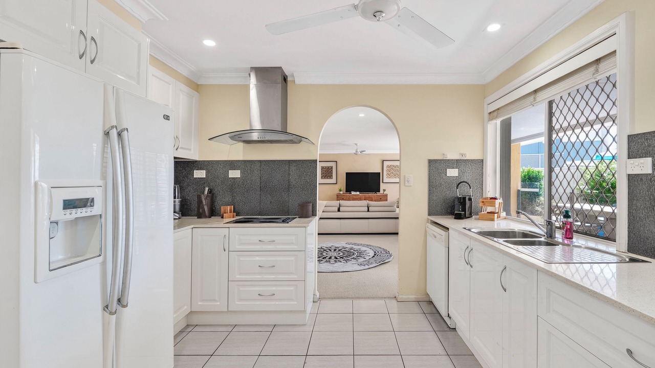 Photo of Kitchen in Mermaid Waters