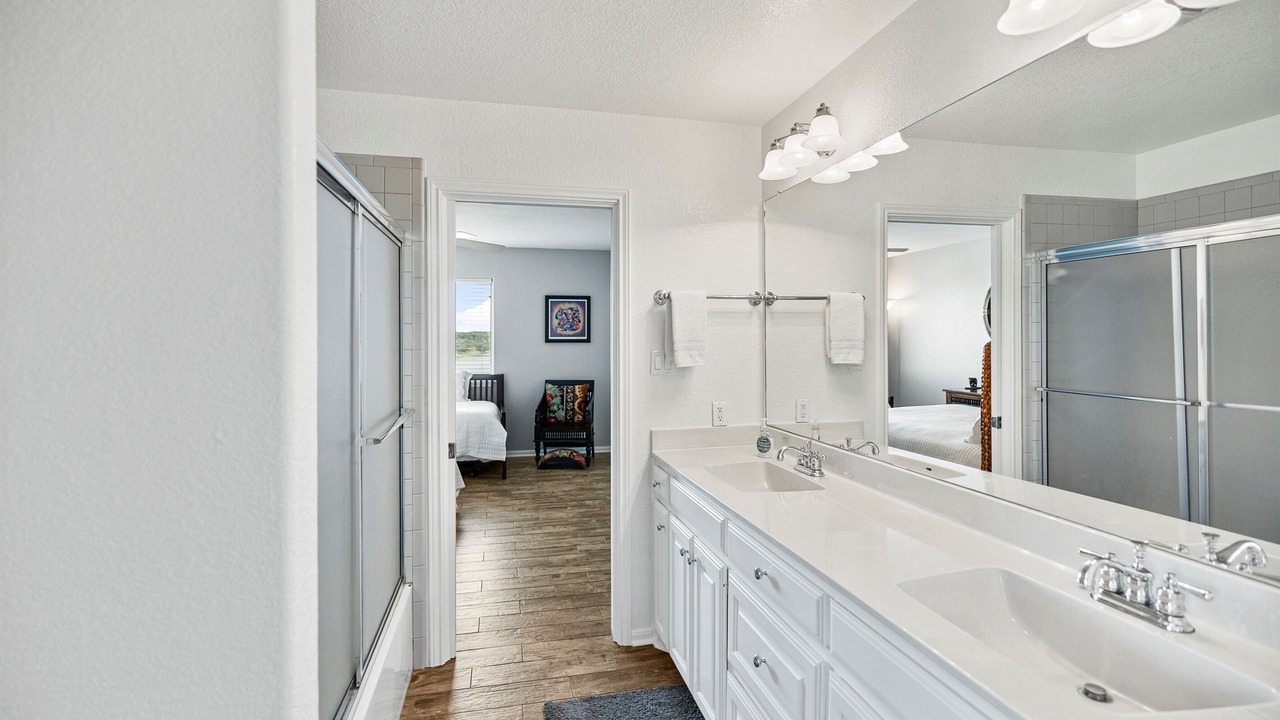 Photo of Bathroom in Point Venture